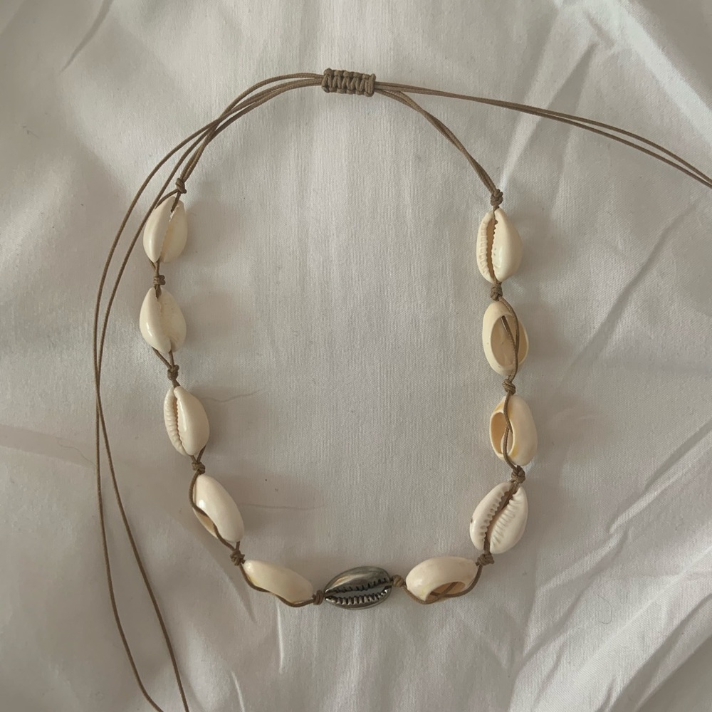 Adjustable shell necklace